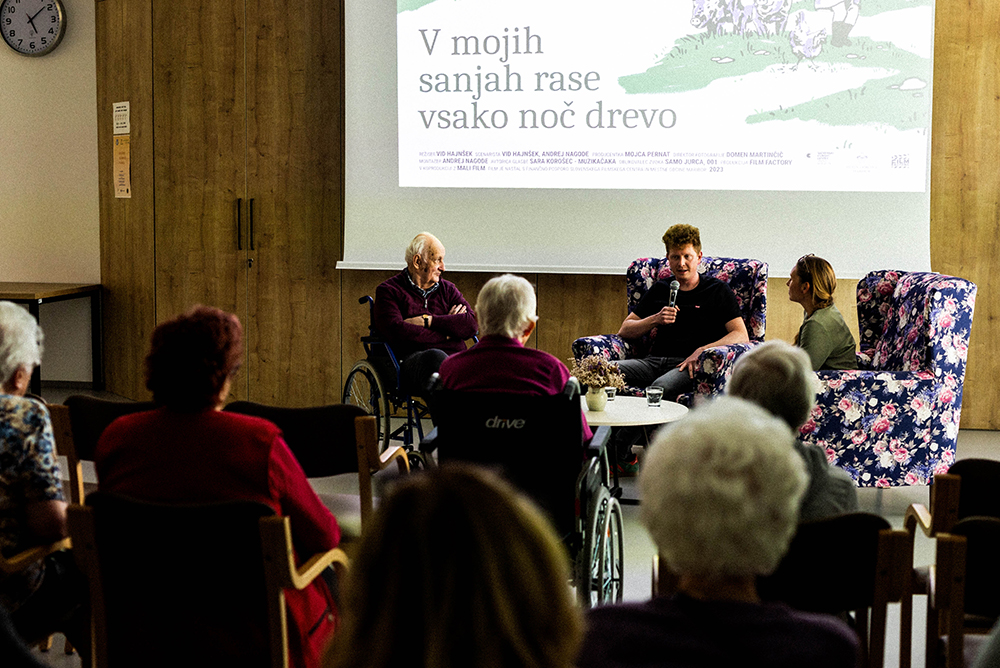Kino v domu upokojencev