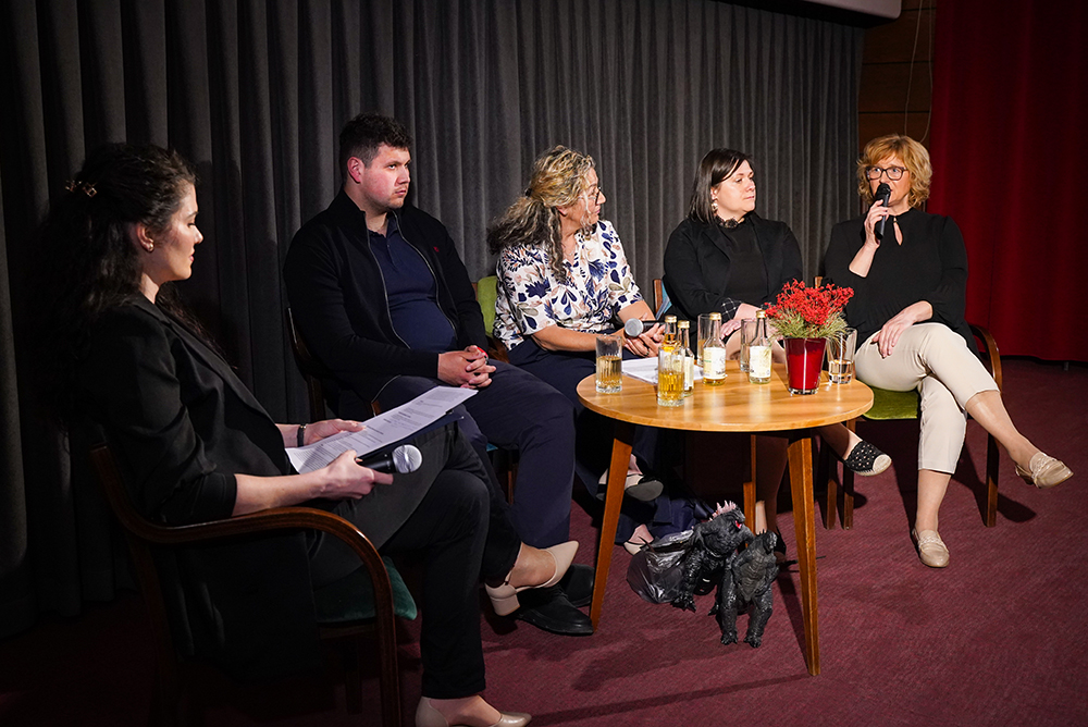 Pogovor o(b) filmu Zakaj skačem